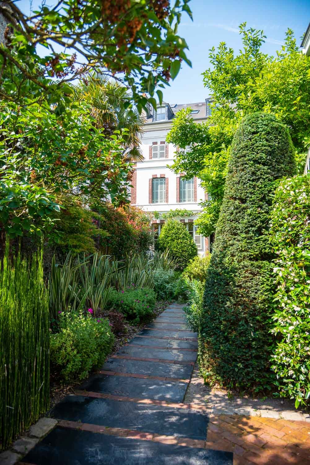 le jardin de la petite folie à Honfleur, havre de paix en centre ville