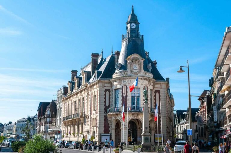 La Petite folie | Hoboweb-187 - La Petite Folie à Honfleur - La Petite Folie à Honfleur Trouville-sur-mer depuis honfleur